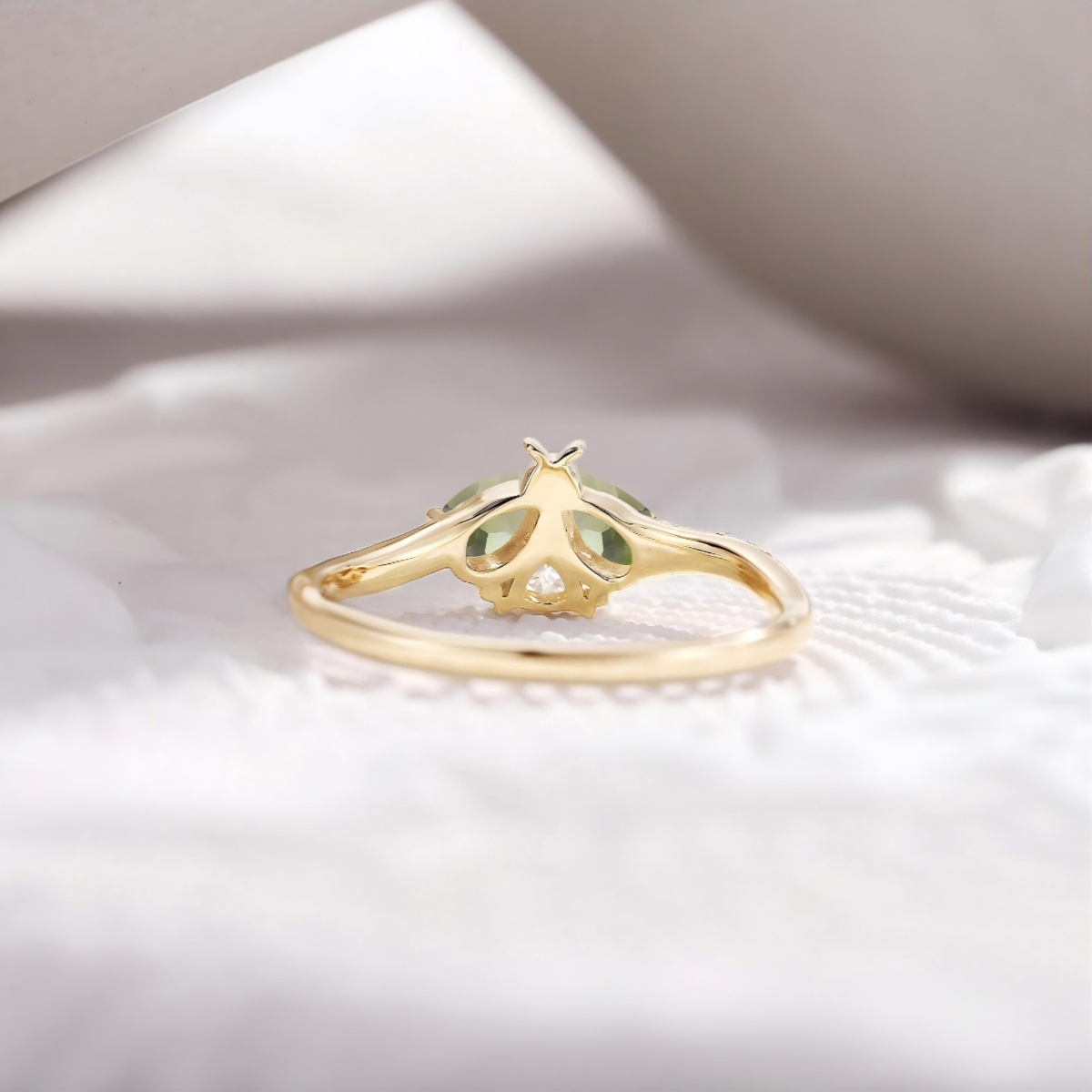 Men's Elegant Insect Motif Dainty Ring with Bee Design